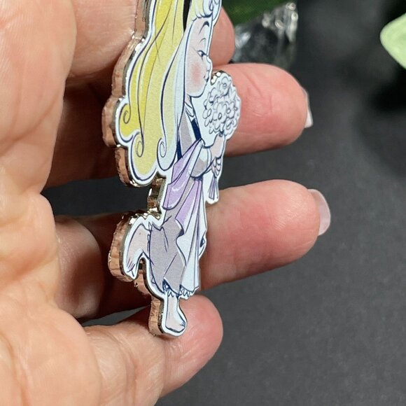 Disney Aurora Princess Trading Pin Sleeping Beauty Flowers Lapel Pin Badge Pin - Picture 7 of 10